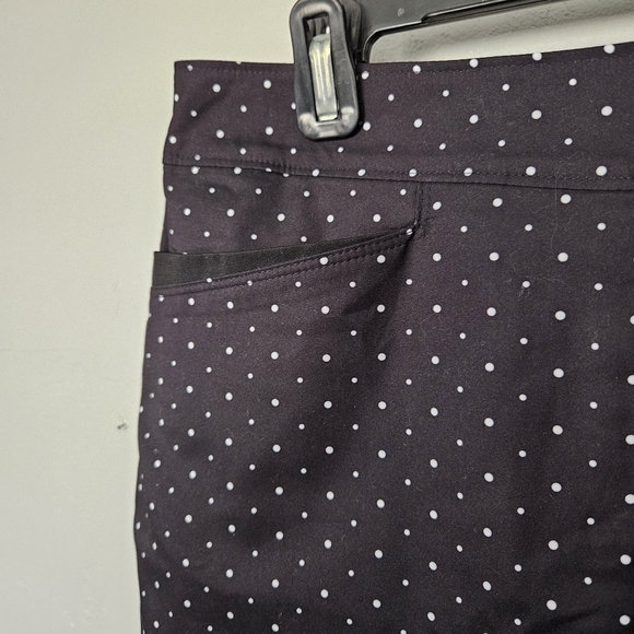 Izod NWT Women's 10 Golf Skort Black White Polka Dots Athletic Skort Athleisure - Picture 3 of 9